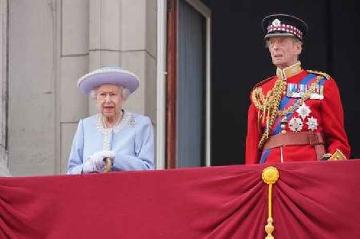 Queen appears on Buckingham Palace balcony as Platinum Jubilee celebrations kick off