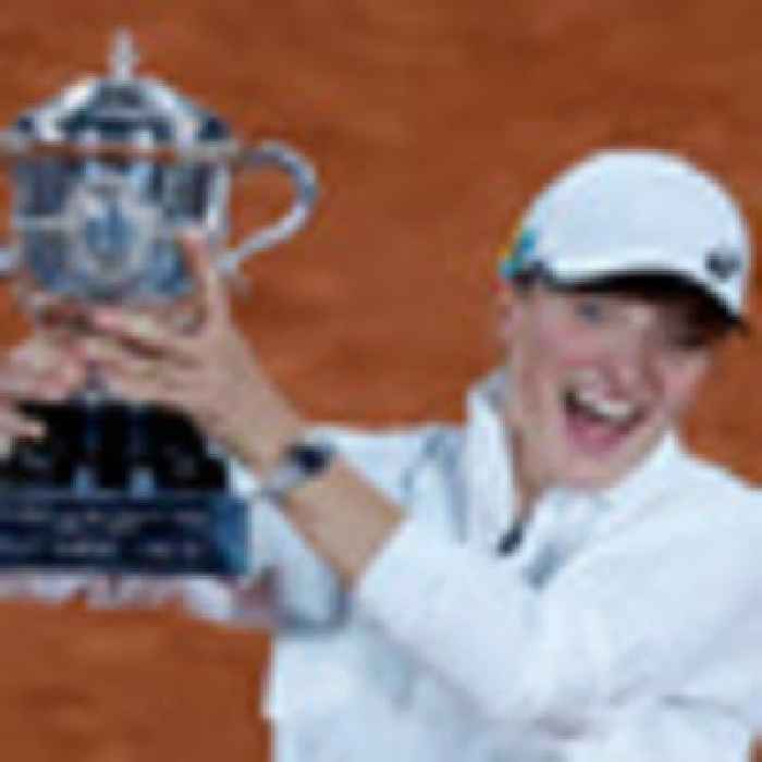 Iga Swiatek brushes aside Coco Gauff to win second French Open title