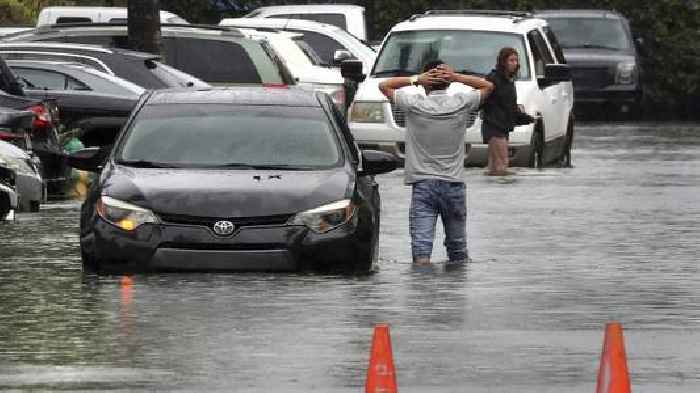 Heavy Rain Hits Florida, Flooding Strands Miami Vehicles