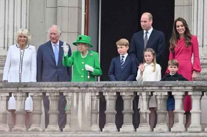Queen joins heirs Charles, William and George on balcony in grand Jubilee finale
