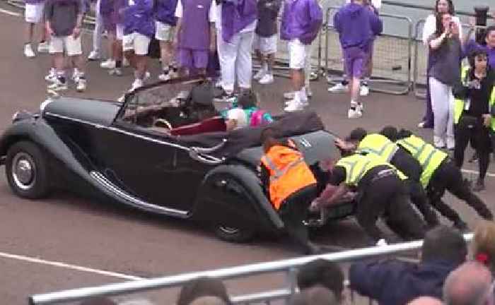 Vintage Jaguar Breaks Down During the Jubilee Pageant, Has to Be Pushed