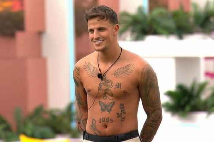 Love Island girls urged to stay clear of 'red flag' islander