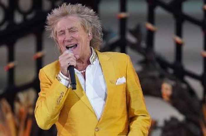 Rod was a little bit off-key compared to his jubilee gig... for Queen Victoria