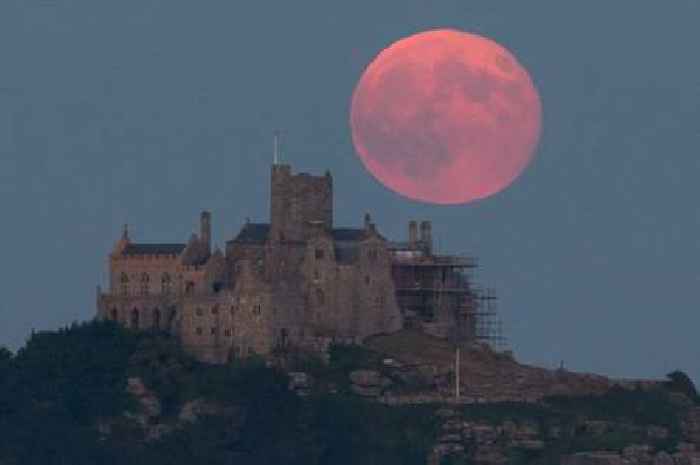 When is the best time to see the Strawberry Moon? When the supermoon will peak