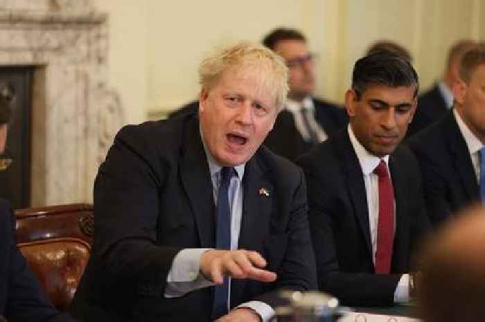 Boris Johnson braces travellers more misery as PM backs plan for strike-breaking agency workers