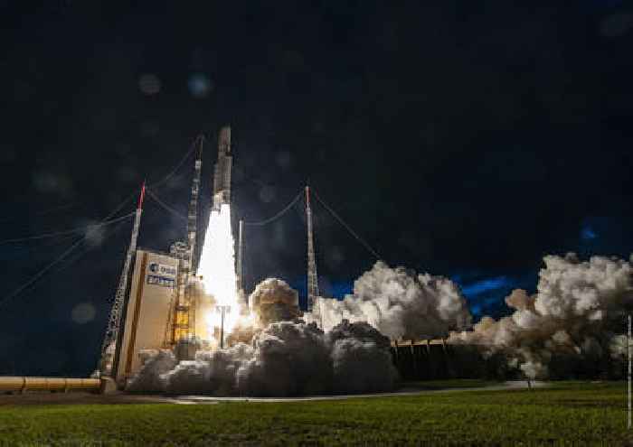 Ariane 5 orbits Malaysian, Indian telecoms payloads