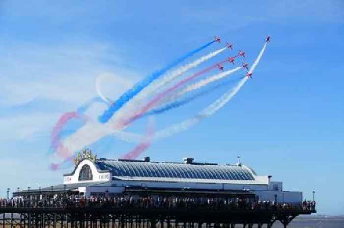 See Red Arrows and Lancaster over Humber just a short drive from Hull this weekend