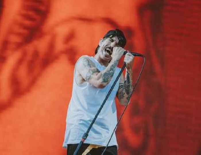 Live Gallery: Red Hot Chili Peppers - Emirates Old Trafford, Manchester