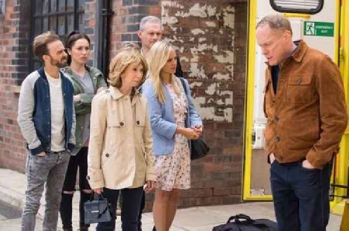 Coronation Street viewers floored as familiar face returns to soap - with a different accent