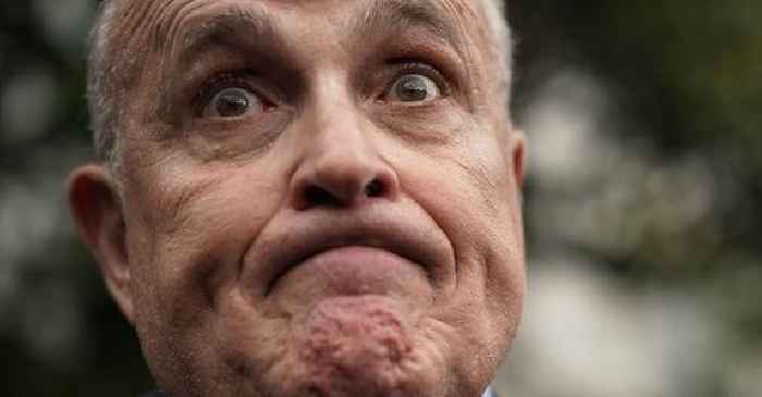 Twitter Scoffs After Giuliani Gets Grocery Store Worker Arrested for ‘Pat on The Back’: ‘A Miracle He Survived’