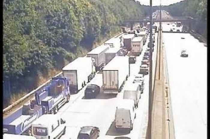 M25 crash diversion route in Surrey to avoid motorway closure