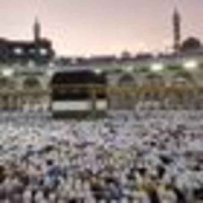 British Muslims in uproar over hajj travel chaos