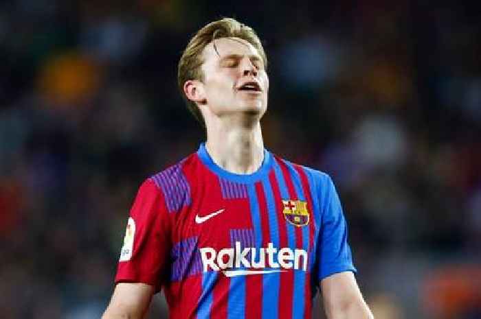 Frenkie de Jong owed £17m by Barcelona as Man Utd transfer saga hits another setback