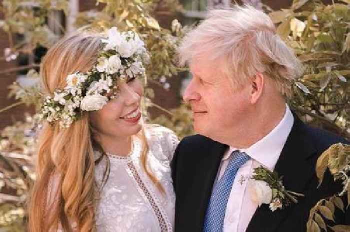 Boris Johnson and wife Carrie to host huge Chequers wedding party as he clings on