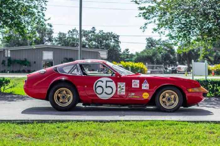 Hot Finish in $800K Auction Race for a '69 365 GTB Ferrari Daytona Competizione