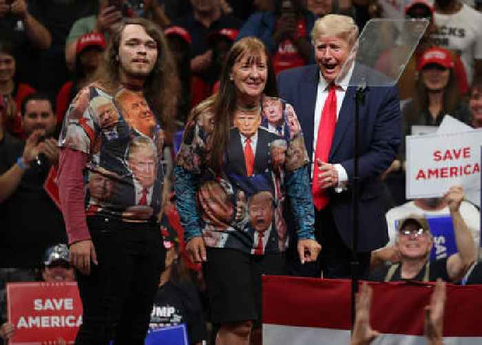 ‘Take Those Shirts Off and Give ‘Em to Me!’ Trump Invites MAGA Fans on Stage to Praise Their T-Shirts — Then Demands to Keep Them