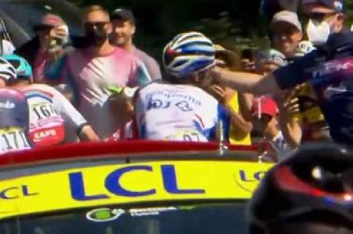 Rider takes fist to face sending glasses flying in Tour de France cock-up
