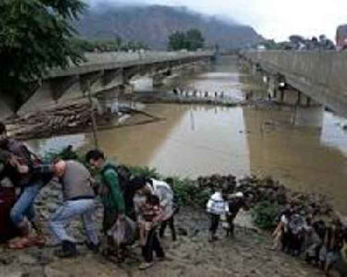 16 dead in flash floods at Indian Kashmir pilgrimage site