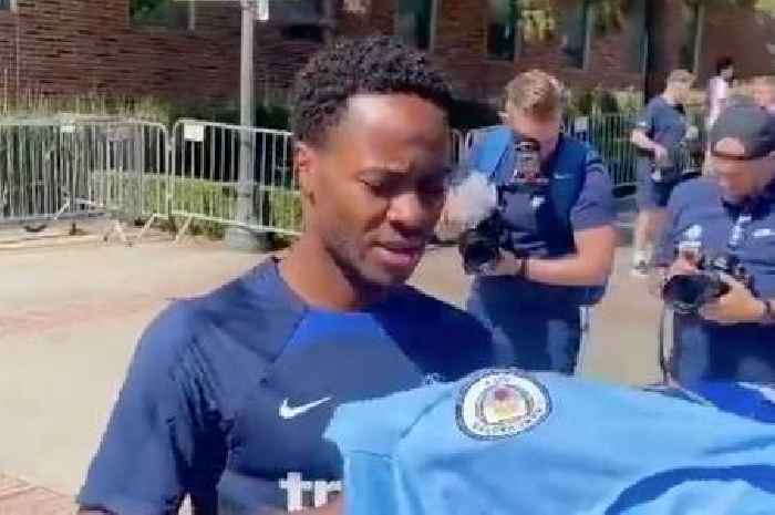 Raheem Sterling snubs signing Man City top after Chelsea signing