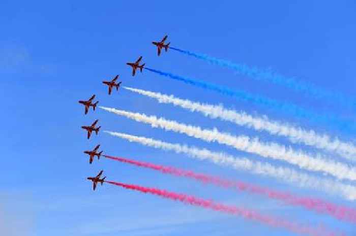 Live as Red Arrows fly over Surrey for Farnborough Airshow