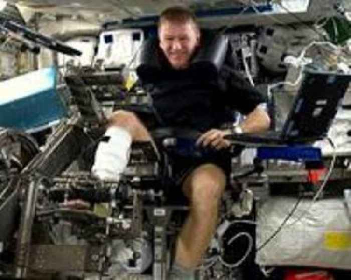 How does reduced gravity affect astronauts' muscles and nerve responses