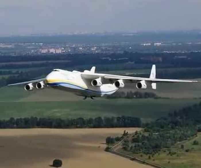 Dangerous Bird’s Eye View of Antonov An-225 Mriya Taking Off Is Simply Breathtaking