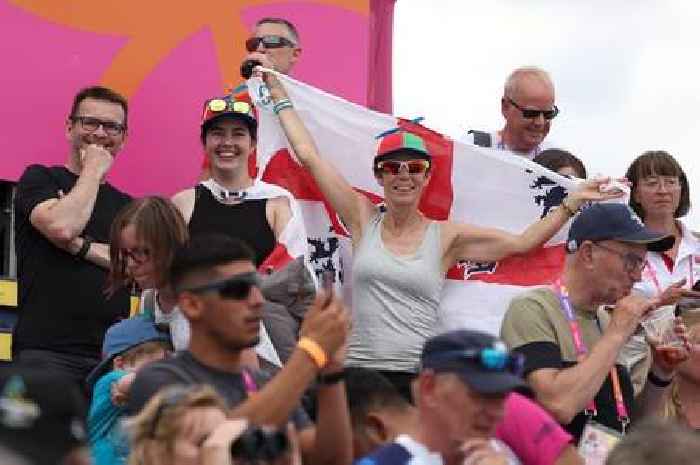 Raucous atmosphere in Sutton Coldfield as Alex Yee wins Commonwealth Games Gold in men’s triathlon
