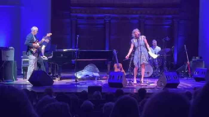 Watch Pete Townshend Join Martha Wainwright On Joni Mitchell’s “Both Sides Now” In London