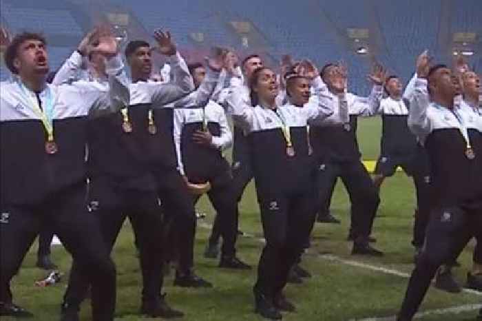 New Zealand men and women team up to perform brilliant version of the Haka together after Commonwealth Games medals