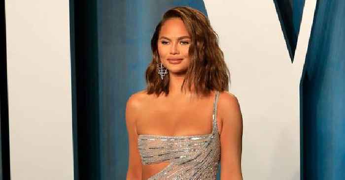 Glowing Chrissy Teigen Steps Out For First Time Since Announcing She's Pregnant With Rainbow Baby