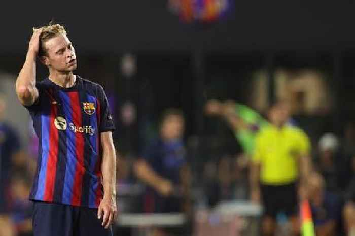 Former Dutch star says Chelsea must overcome Barcelona 'blackmail' to sign Frenkie de Jong