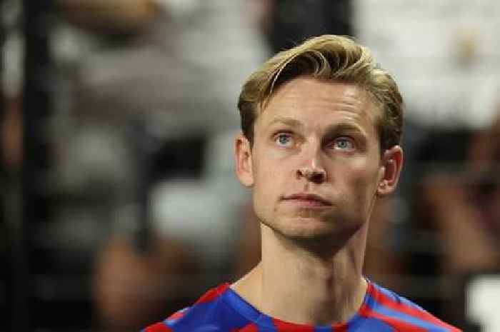 PSG switch gifts Chelsea major Frenkie De Jong transfer boost amid Manchester United race