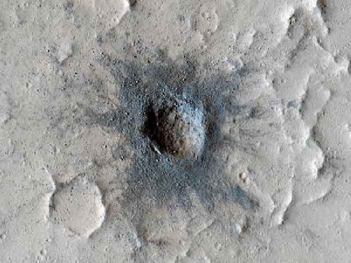 This Martian Crater Is a Preferred Target for Space Photos Since the 1970s, Changed Little