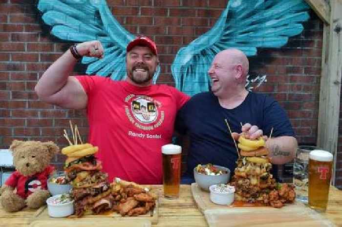 Ayrshire burger challenge smashed by Randy Santel as YouTuber stuns chef and crowd in Prestwick