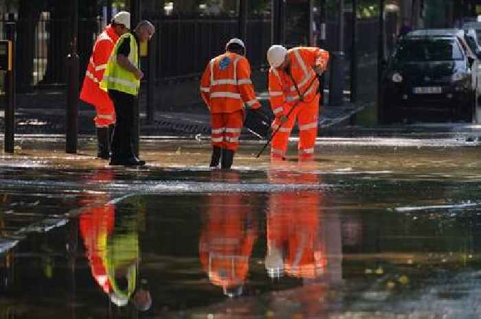 How much water is used a day by Thames Water and how much is lost through pipe leaks