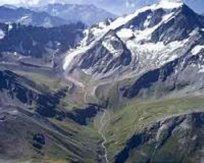 Swiss mountain pass ice to melt completely within weeks