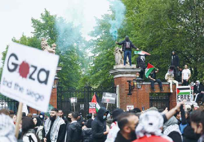 'Zionists, go home!' chanted at anti-Israel protest in London