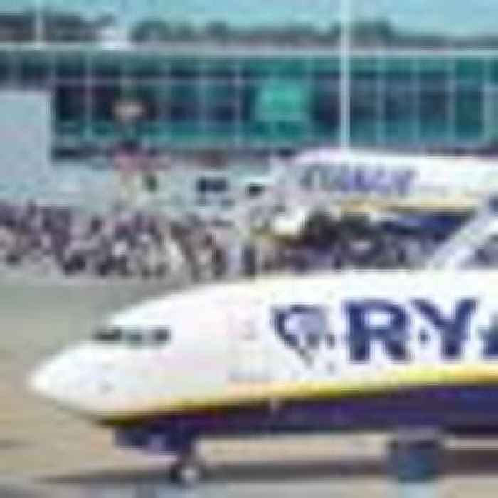 Ryanair ups Stansted flights over 'hopeless' Heathrow passenger cap
