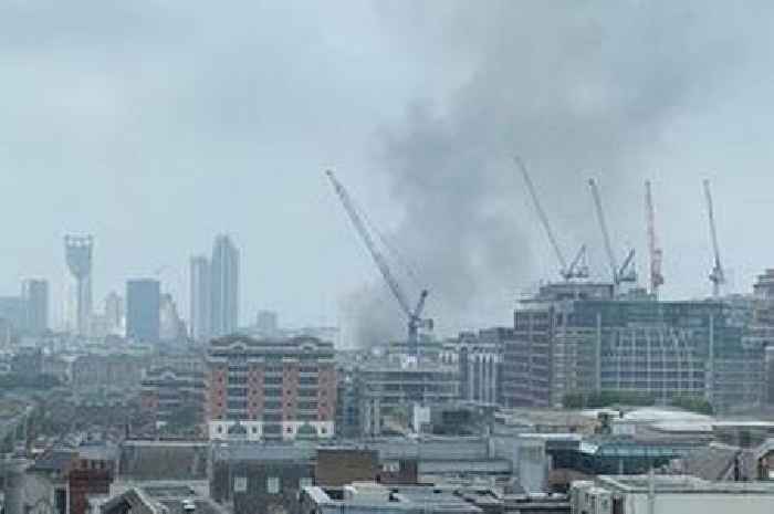London Bridge fire: Emergency services battle huge blaze as thick smoke pours into sky
