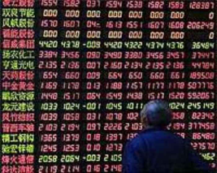 Asian markets fluctuate as traders weigh economic outlook