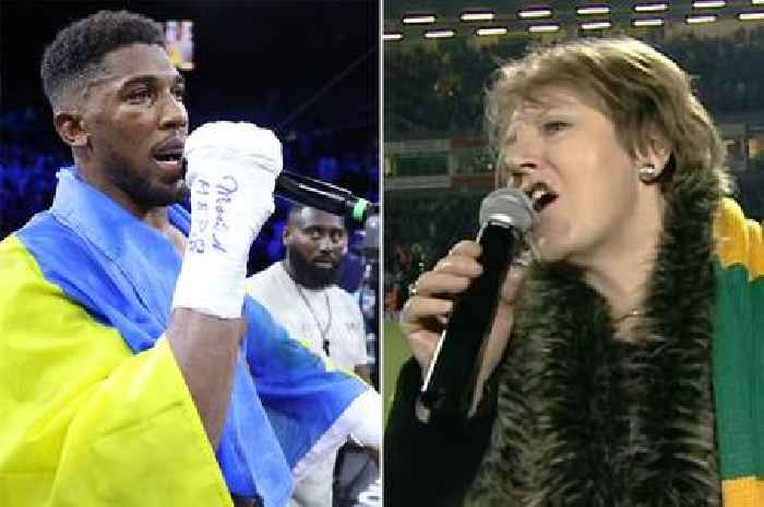 Anthony Joshua 'goes full Delia Smith' as fans can't unsee pinpoint impression