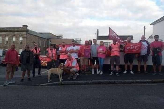 Postal workers across Cornwall take part in Royal Mail strike action