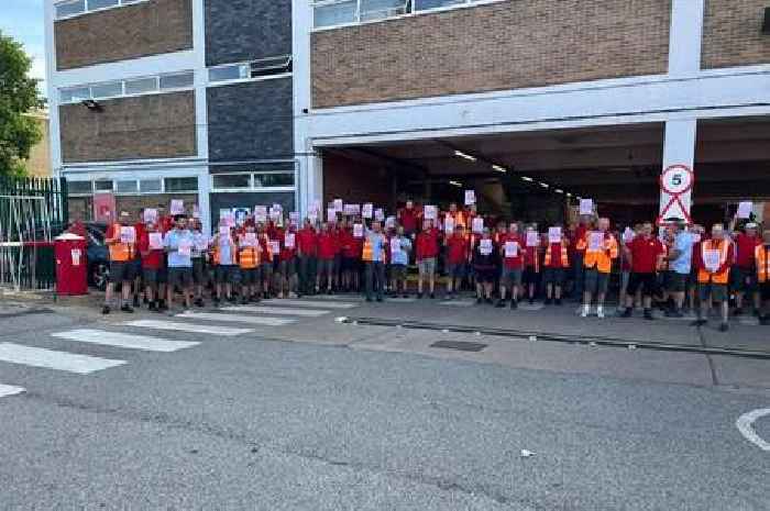 Royal Mail postal workers strike in Lincoln over pay dispute