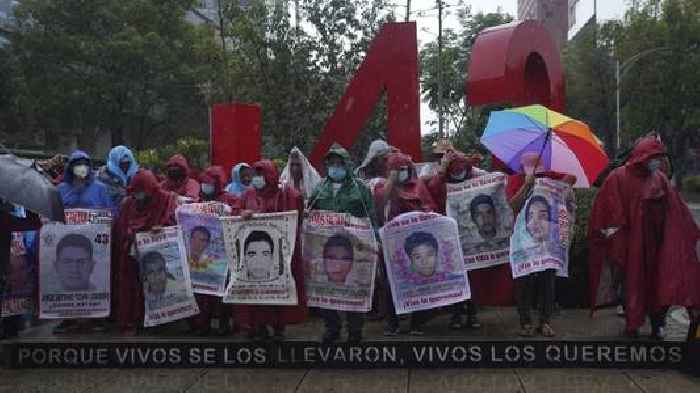 Official: 6 Of 43 Missing Mexican Students Given To Army
