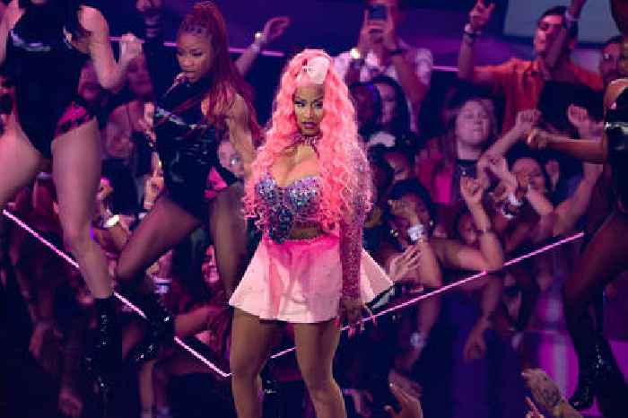 Watch Nicki Minaj Accept Video Vanguard Award, Perform Career-Spanning Medley At The VMAs