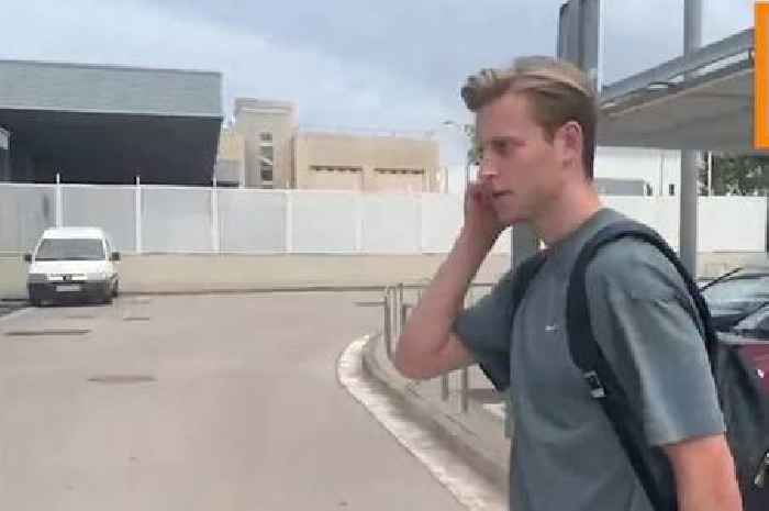 Man Utd and Chelsea-linked Frenkie de Jong 'flying to London' days before Deadline Day