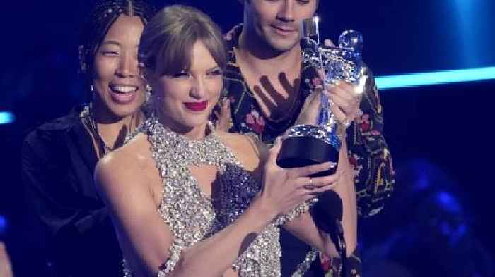 Taylor Swift Wins Top Prize, Announces New Album At MTV VMAs