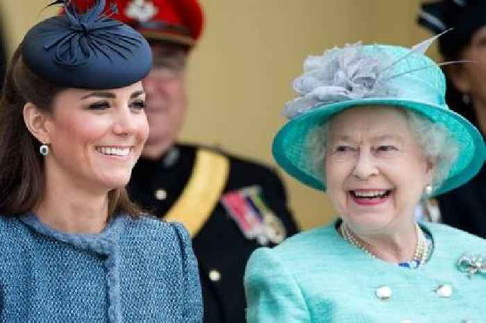 Kate Middleton's first meeting the Queen was without Prince William at Windsor family wedding