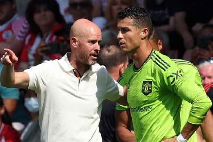 Erik ten Hag gives Cristiano Ronaldo instruction ahead of Manchester United vs Arsenal