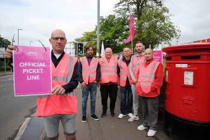 Paisley Royal Mail workers stage fresh strike action over pay dispute